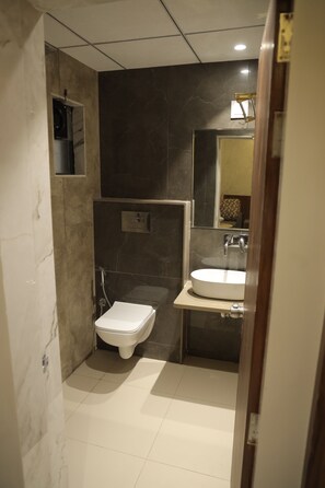 Superior Double Room | Bathroom