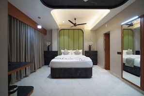 Suite | Free WiFi - Hotel Hari Om (Dwarka)
