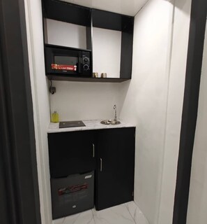 Senior Double Room | Desk, blackout curtains, iron/ironing board, free WiFi