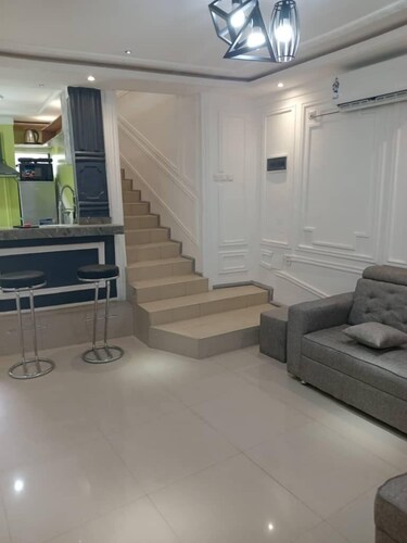 RHÔ Résidence Hôtelière Ôkèrè-Ôburu