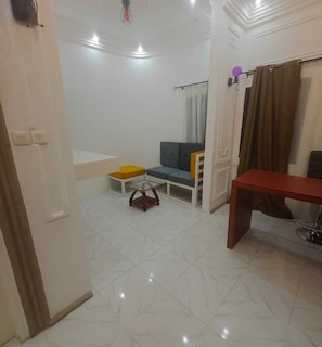 Superior Suite | Desk, blackout curtains, iron/ironing board, free WiFi