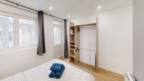 1 habitación, tabla de planchar con plancha, wifi y ropa de cama