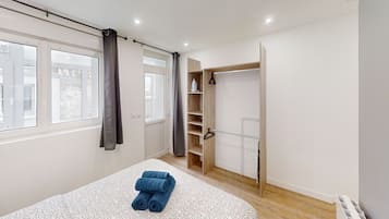 1 habitación, tabla de planchar con plancha, wifi y ropa de cama