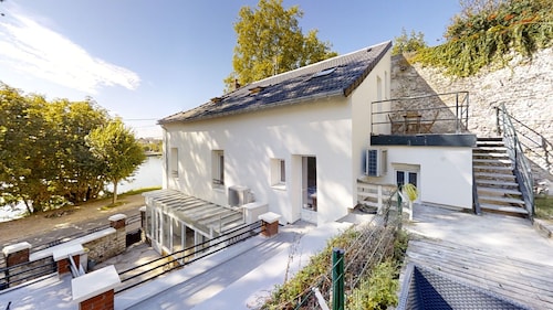 Cosy Blue Lagoon Apartment Melun Riverside