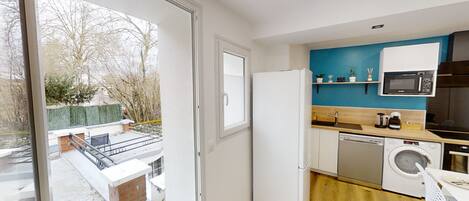 Fridge, microwave, oven, dishwasher