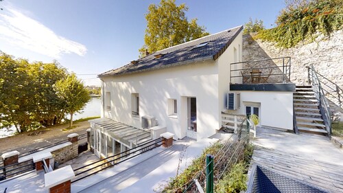 Apartment 'Cosy Calm Seine Riverside Garden' with Balcony and Wi-Fi