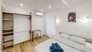2 slaapkamers, een strijkplank/strijkijzer, wifi, beddengoed