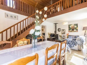 Interior - House by the Water with Garden and Pets Allowed (Tribehou)