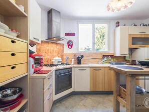 Réfrigérateur, four à micro-ondes, lave-vaisselle