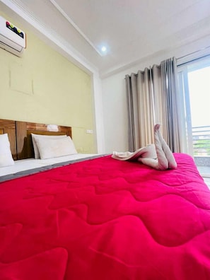 In-room safe, desk, laptop workspace, soundproofing - Opo Ministar Hotel (Gurugram)