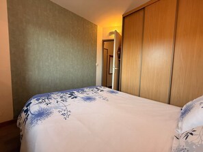 2 bedrooms