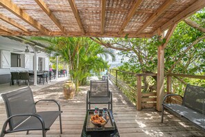 Outdoor dining - Indian wood (Les Trois-Ilets)