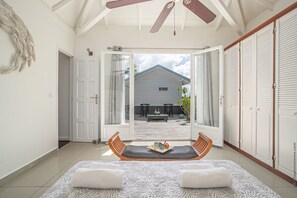 4 bedrooms, iron/ironing board, free WiFi, bed sheets