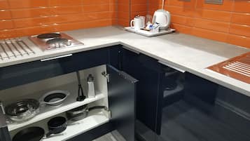 Suite estudio de lujo, vista al jardín | Cocina privada | Refrigerador y microondas