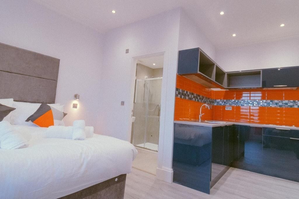 ห้องลักซ์ชัวรี่สตูดิโอสวีท, วิวเมือง | โต๊ะทำงาน, พื้นที่ทำงานแบบใช้แล็ปท็อป, เตารีด/โต๊ะรีดผ้า, Wi-Fi ฟรี