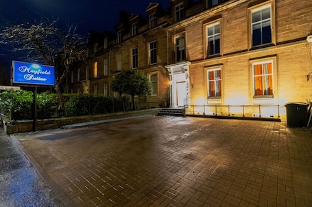 Fachada del alojamiento. Mayfield Suites
