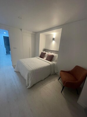 2 bedrooms, iron/ironing board, travel cot, free WiFi