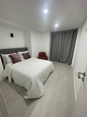 2 chambres, fer et planche à repasser, lit parapluie, Wi-Fi gratuit