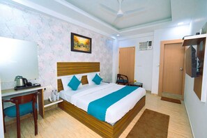 Deluxe Double Room | Desk, free WiFi - Hotel Aura Suite-IGI Airport Delhi (Mahipalpur Extension)