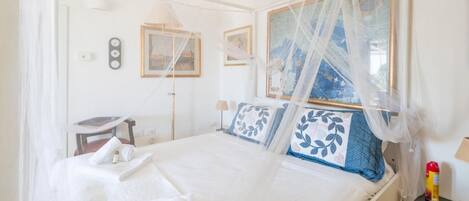 2 bedrooms, iron/ironing board, travel cot