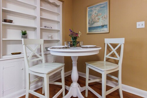 Convenience & comfort awaits in this stylish 1-Bed apartment in a private, quiet setting in the heart of The Main Line.