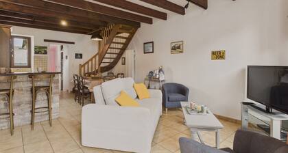 Maison en pierre avec jardin pour 4 personnes