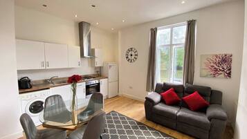 Apartment, 1 Bedroom, Smoking | Living room
