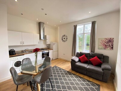 Cozy Croydon Apartment With Central Heating & Free Parking