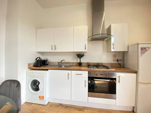 Apartment, 1 Bedroom, Smoking | Laundry