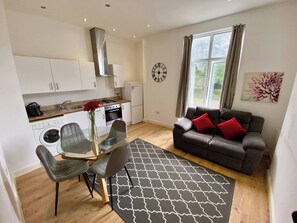 Apartment, 1 Bedroom, Smoking | Living area - Cozy Croydon Apartment With Central Heating & Free Parking (Croydon)