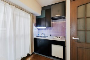 Fridge, microwave, cookware/dishes/utensils