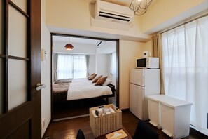 2 bedrooms, iron/ironing board, Internet