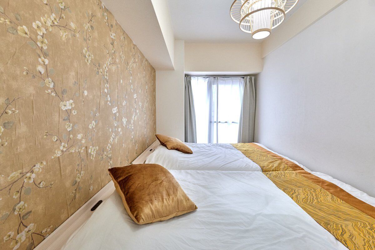 2 bedrooms, iron/ironing board, internet
