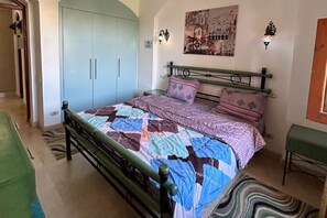 2 bedrooms, iron/ironing board, bed sheets