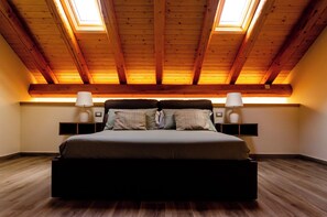 Deluxe Triple Room, Balcony | Desk, laptop workspace, soundproofing, free WiFi