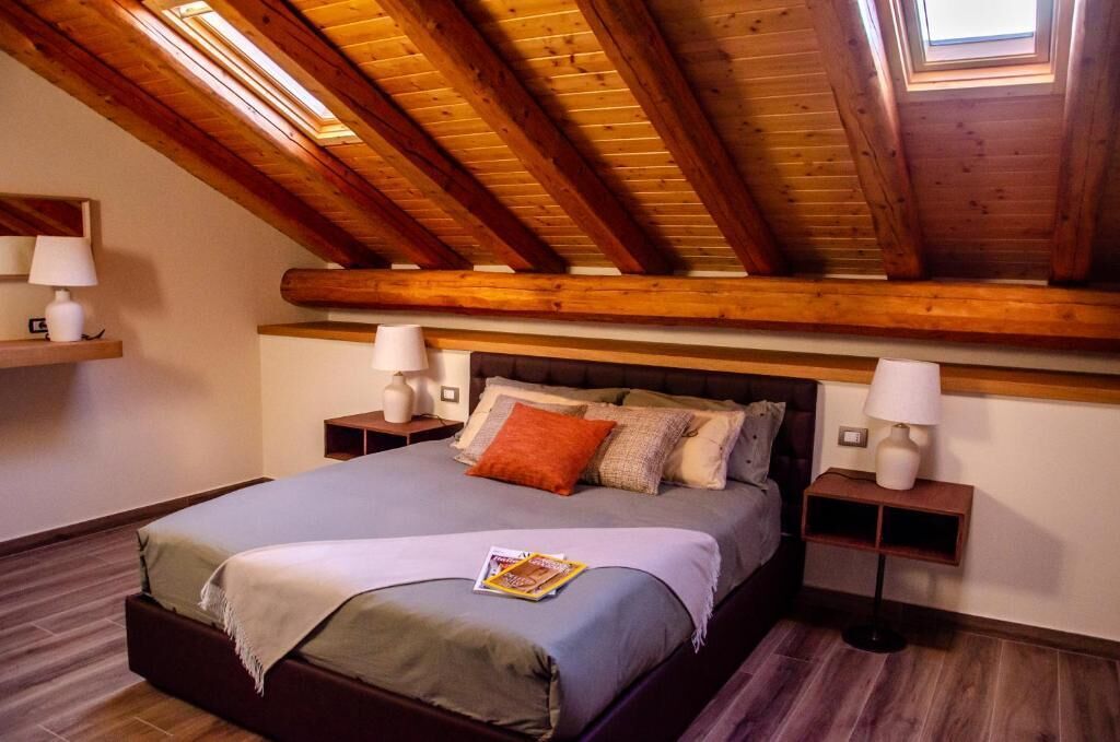 Deluxe Suite, City View | Desk, laptop workspace, soundproofing, free WiFi