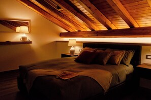 Deluxe suite, uitzicht op de stad | Een bureau, een laptopwerkplek, geluiddichte muren, gratis wifi