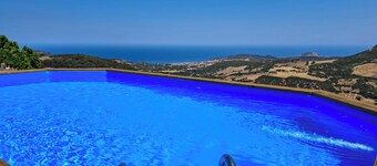 Villa 'Luxury Minni' with Sea View, Wi-Fi and Air Conditioning