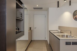 Kühlschrank, Mikrowelle, Geschirrspüler, Toaster