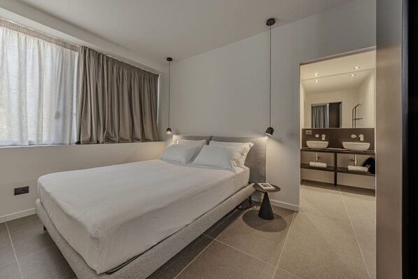 2 Schlafzimmer, Bügeleisen/Bügelbrett