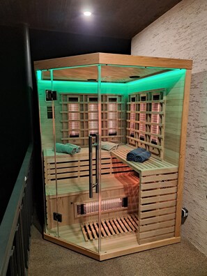 Sauna - "Vacations on the sunny side of the Semmering in Breitenstein" (Niederösterreich)