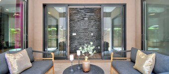 Sleeps 15! Luxury Glam 3000 ft.² home. Top Location in the ABQ Country Club.