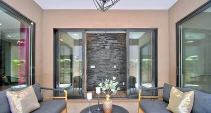 Sleeps 15! Luxury Glam 3000 ft.² home. Top Location in the ABQ Country Club.
