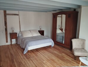 2 slaapkamers, een strijkplank/strijkijzer, reisbedje, gratis wifi