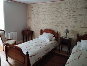 2 bedrooms, iron/ironing board, travel crib, free WiFi - Le Balcon d'Arcyate (Arcy-sur-Cure)