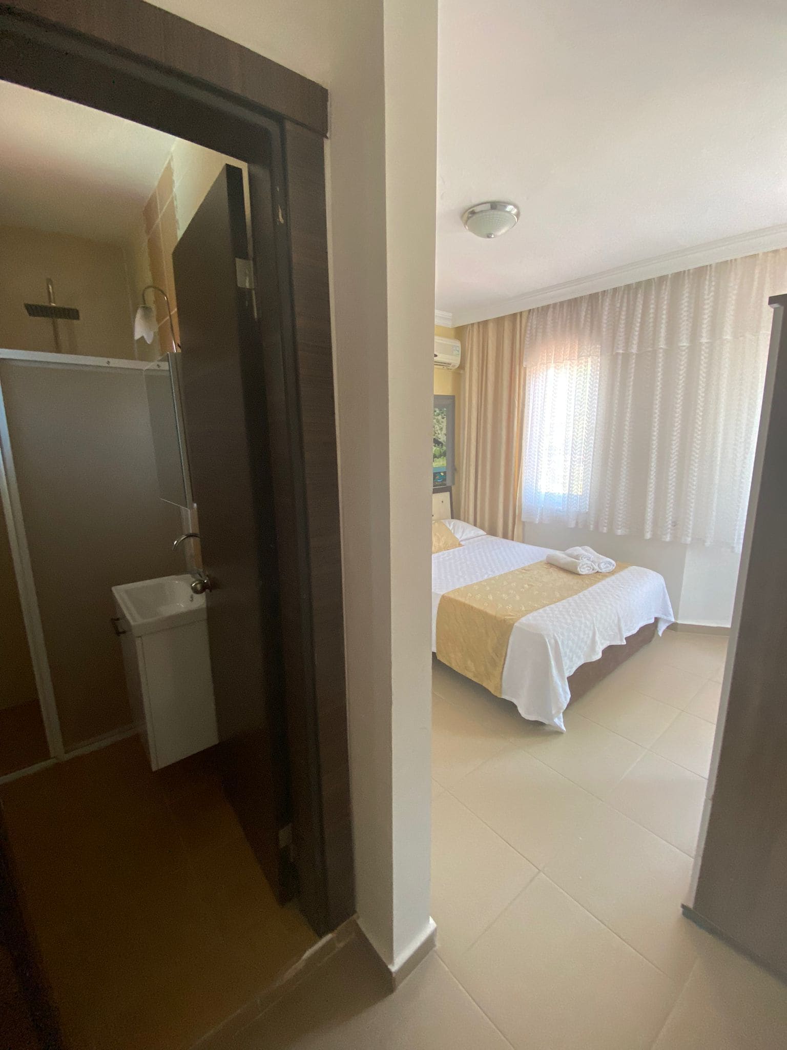 Quadruple Room | Desk, laptop workspace, free WiFi