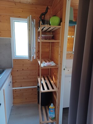 Interior - Cottage "Marquisat Boscodon" with Mountain View, Wi-Fi and Air Conditioning (Crots)