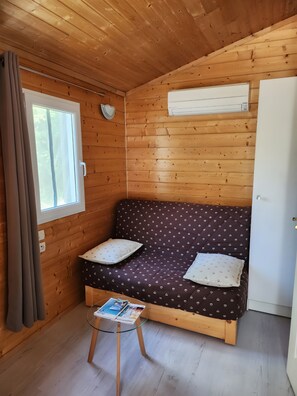 Interior - Cottage "Marquisat Boscodon" with Mountain View, Wi-Fi and Air Conditioning (Crots)