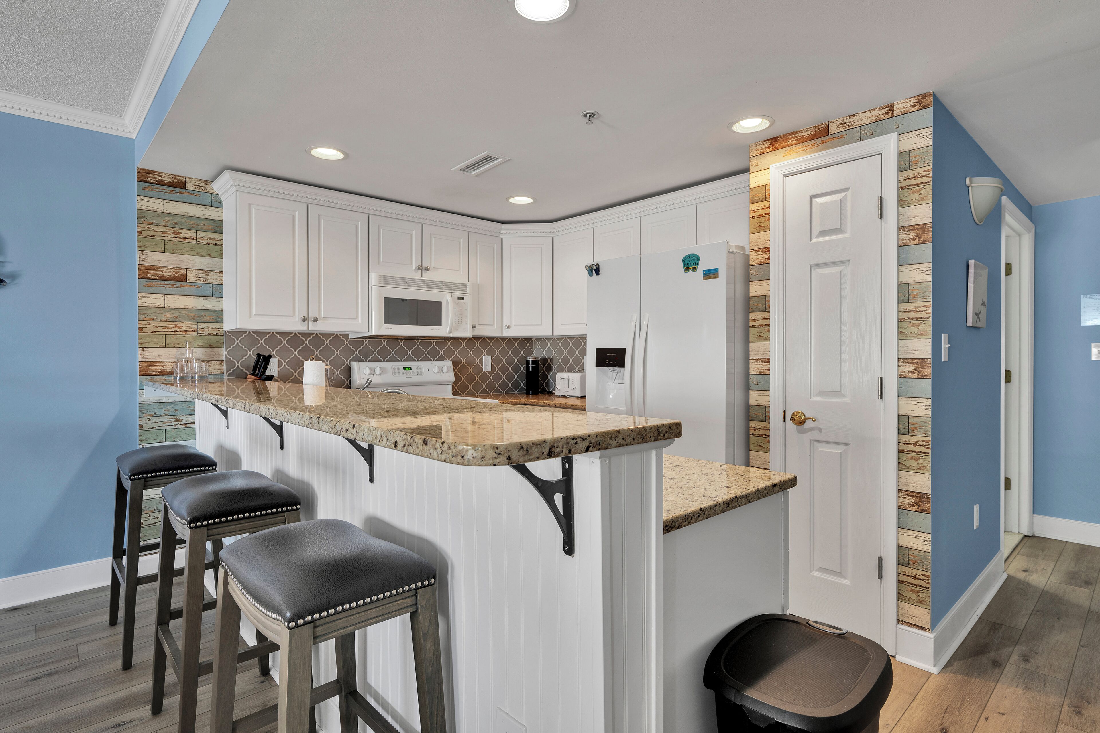 Microwave, dishwasher