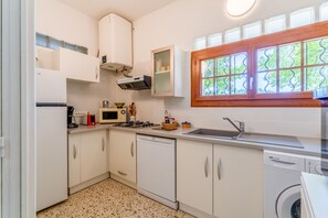 KĂŒhlschrank, Mikrowelle, Ofen, Herdplatte